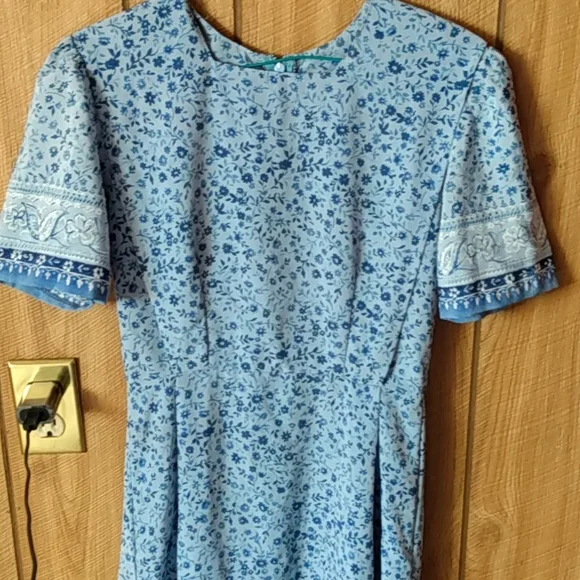 Dress - Picture 3 of 4